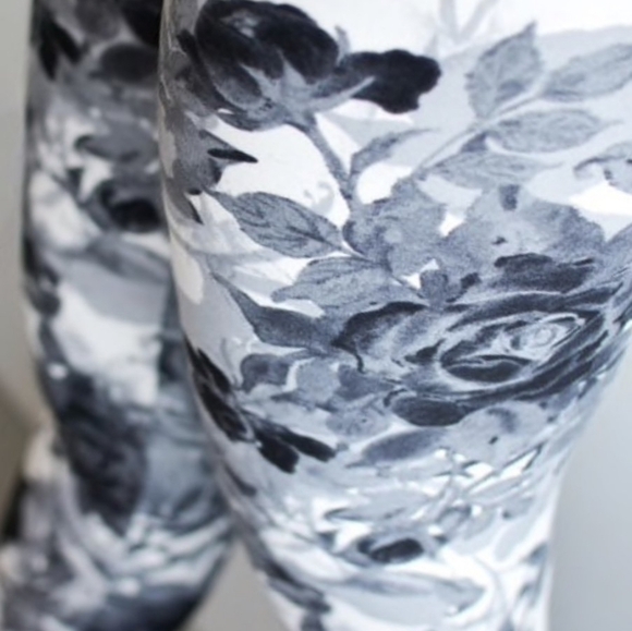 LEGGINGS DEPOT Gray & White Floral Print Full length Leggings Size 12-20 NWT - Picture 2 of 4